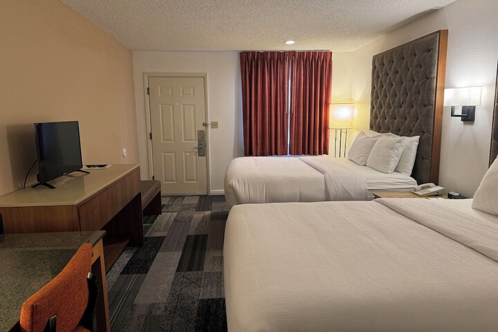 Room 21 of 34