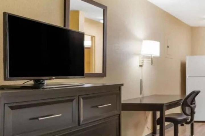 Room 11 of 16