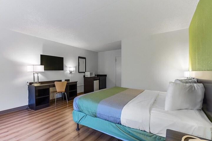Motel 6 Warminster PA