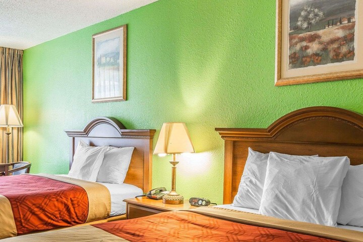 Room 32 of 53