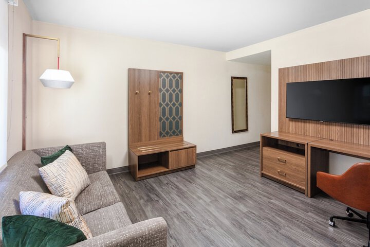 Room 19 of 52