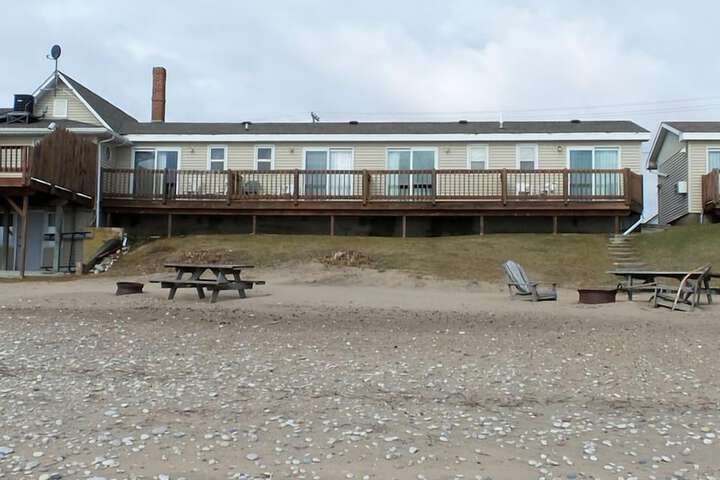 Algoma Beach Motel