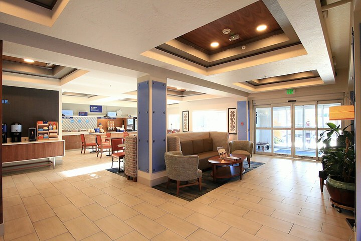 Holiday Inn Express & Suites Ashland by IHG