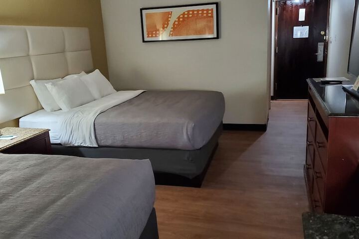 Room 21 of 34