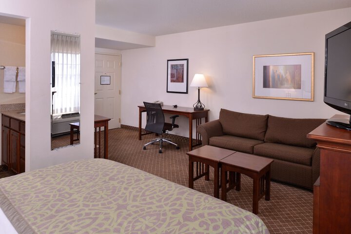 Staybridge Suites Indianapolis-Airport by IHG