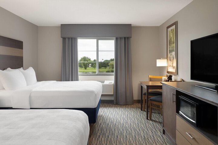 Little Crow Hotel & Conference Trademark by Wyndham