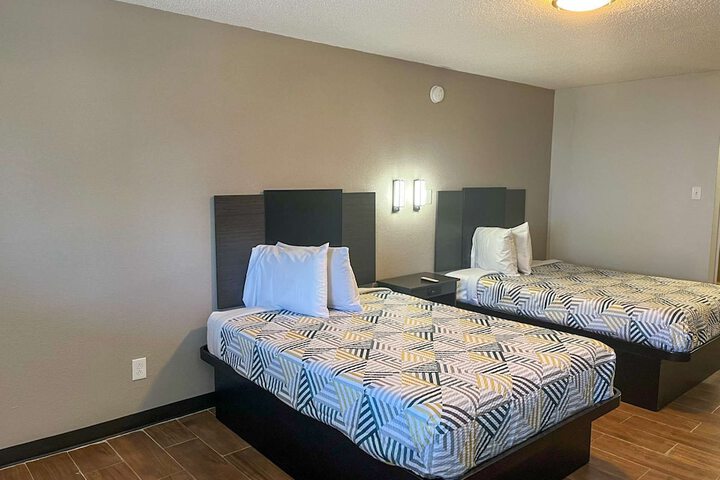 Room 16 of 16