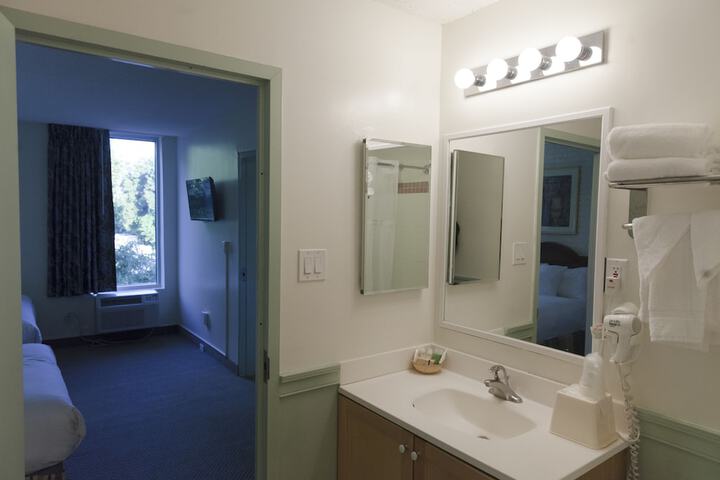 Room 18 of 32