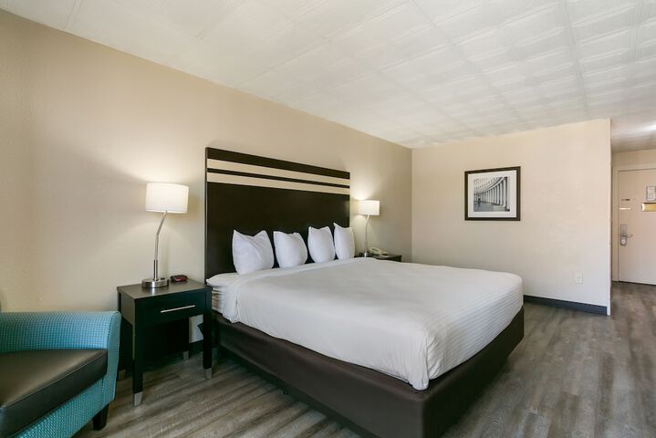 Room 30 of 48