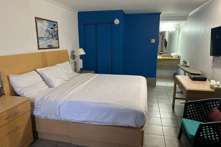 Tides Motor Inn at Stehli Beach