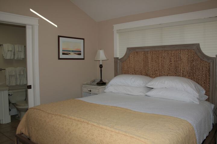 The Waves / The Argonauta Inn/The White Heron Lodge