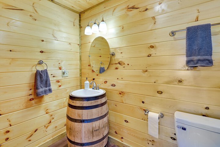 Riverside Beattyville Cabin w / Kayaks & Fire Pit!