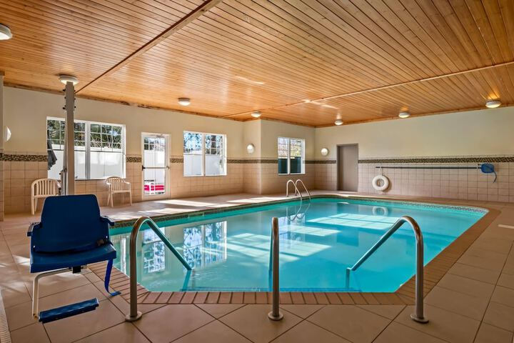 Country Inn & Suites by Radisson RED Wing, MN