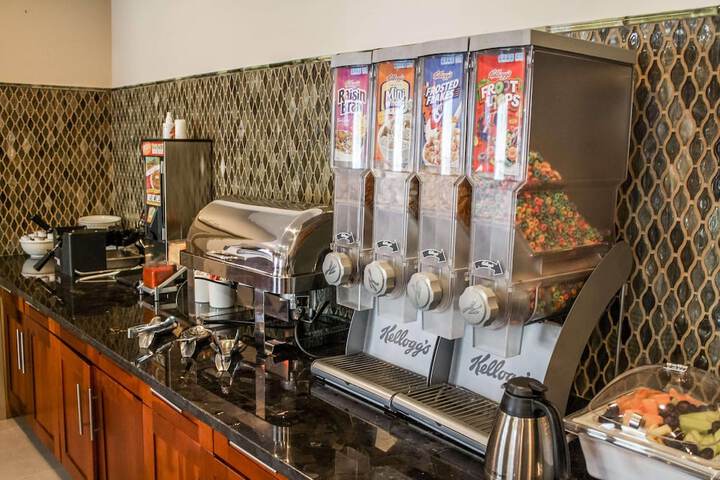Country Inn & Suites by Radisson Washington Dulles International Airport, VA