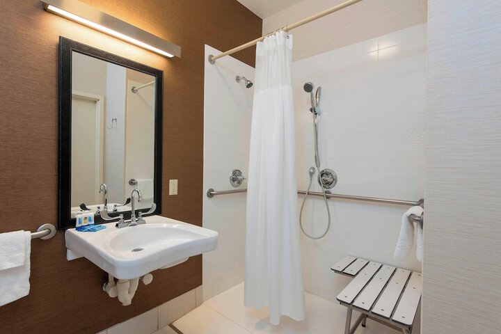 Room 15 of 25