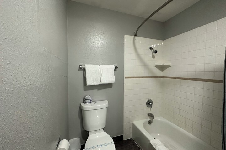 Room 25 of 39
