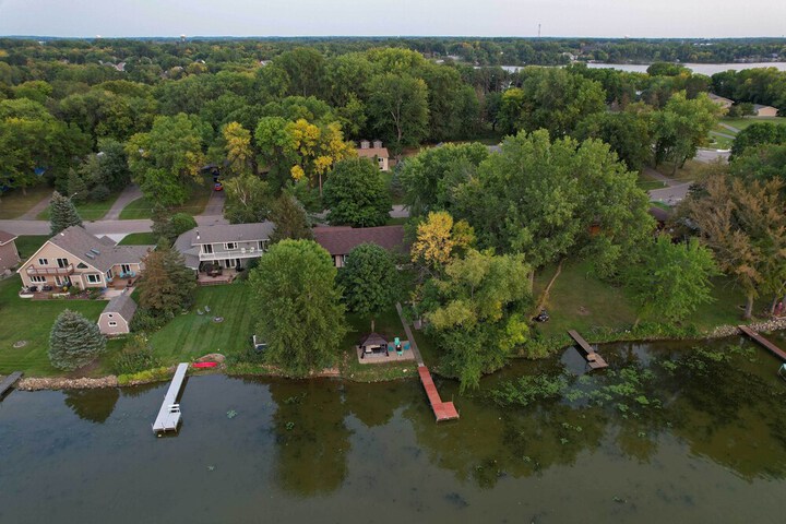 Hugo Home Direct Lake Access & Private Dock!