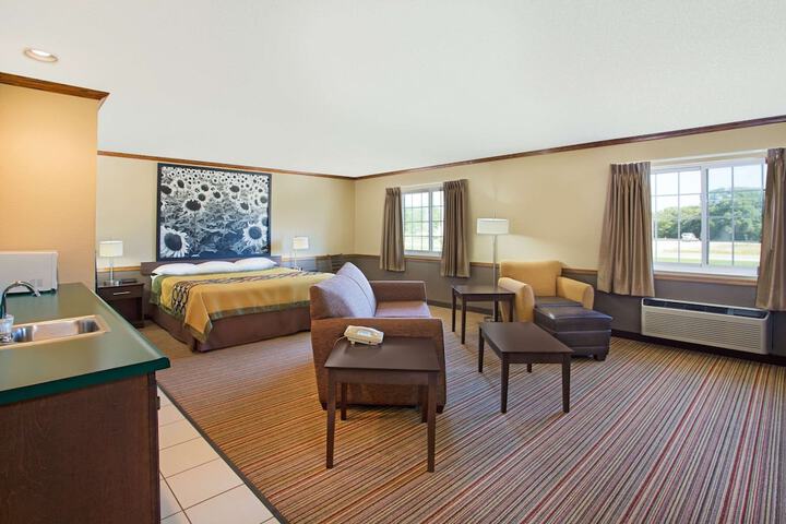 Super 8 by Wyndham New Hampton