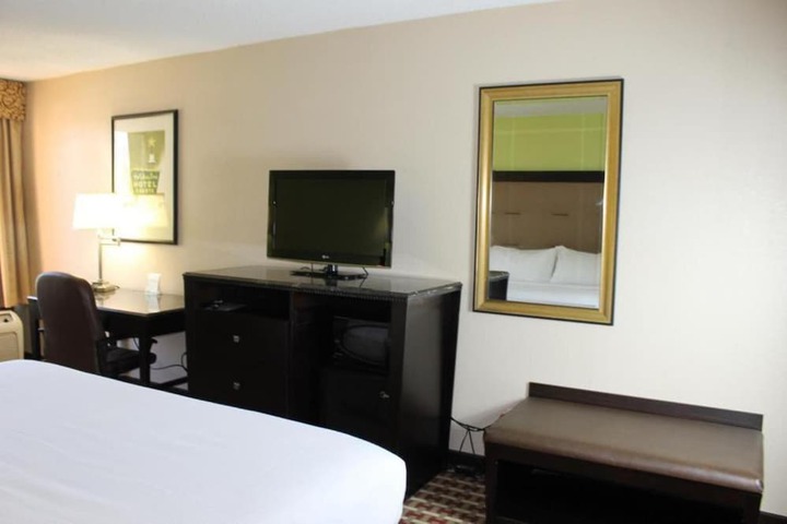 Room 11 of 16