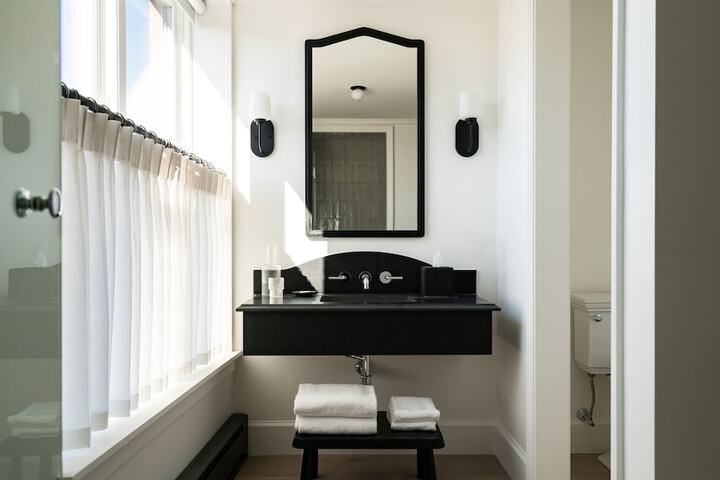 Room 15 of 34