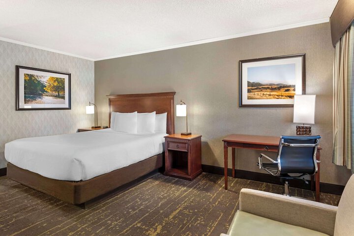 Best Western Plus Black Oak