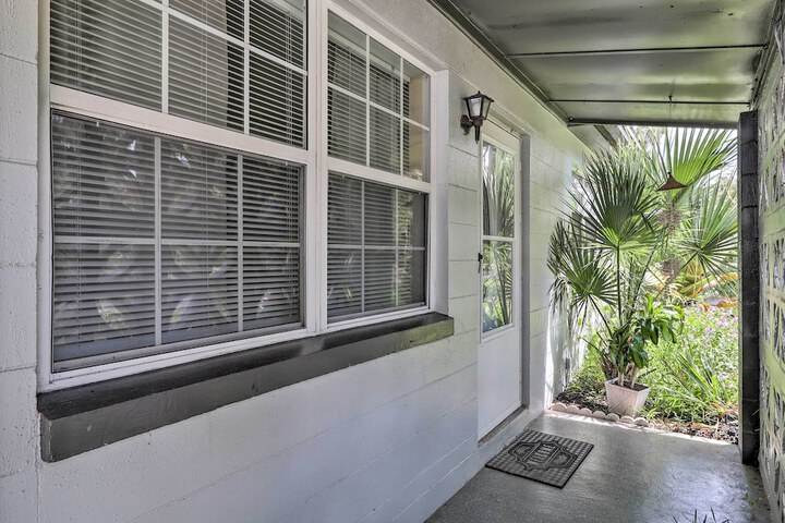 Jacksonville Getaway w / Yard 2 Mi to Beach!