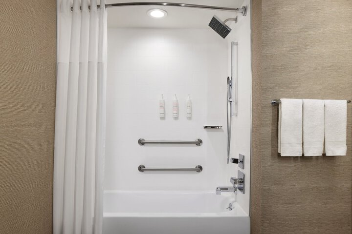 Room 33 of 105