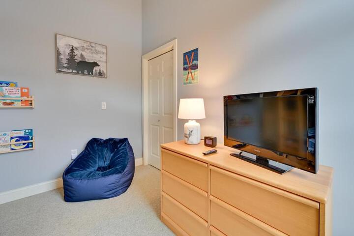 Bright Condo w / Community Perks: Near Ski Quechee!