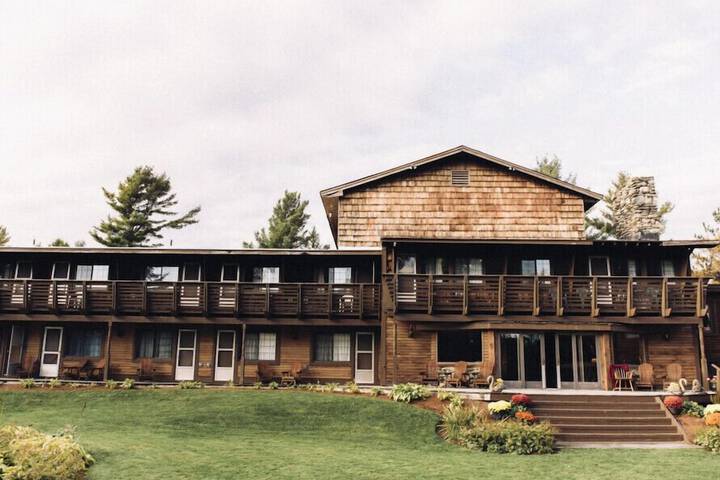 Summit Lodge