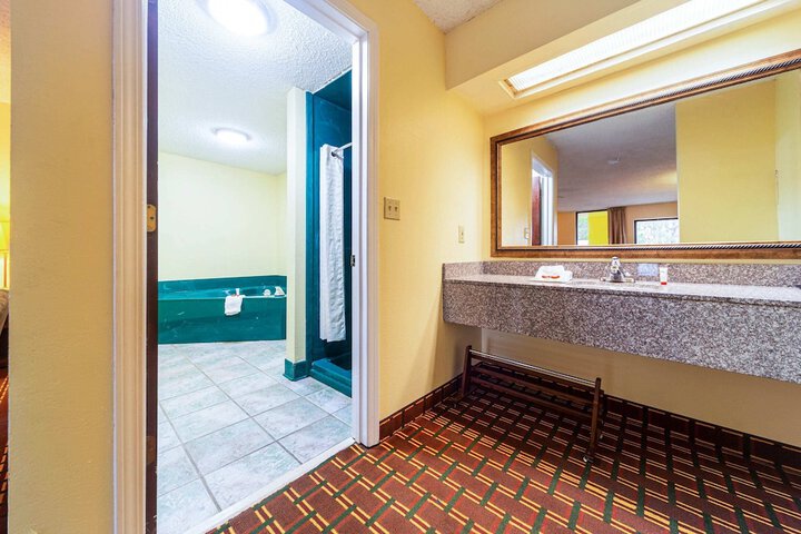 Room 19 of 48