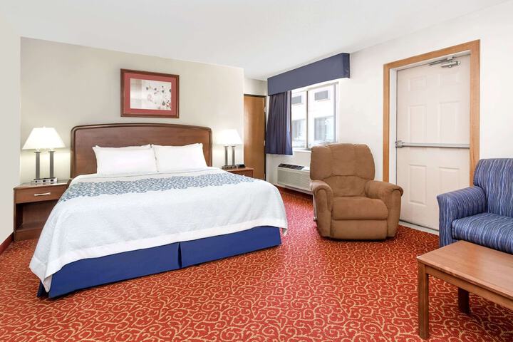 Room 6 of 13