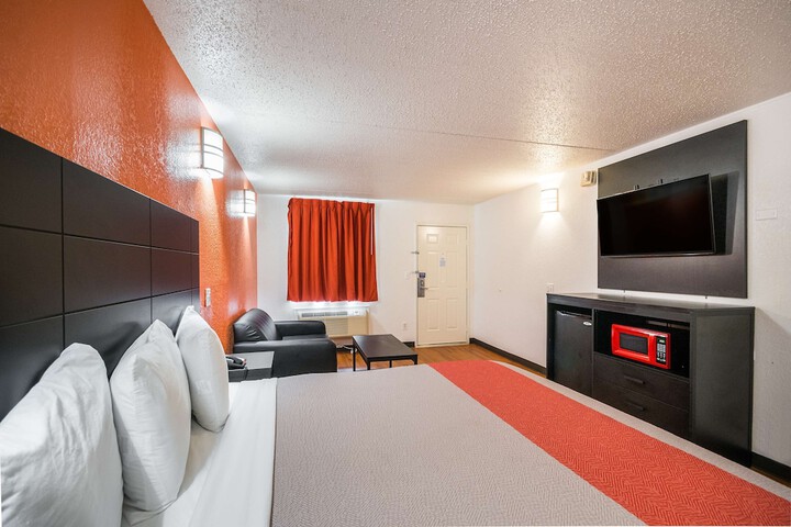 Room 19 of 33