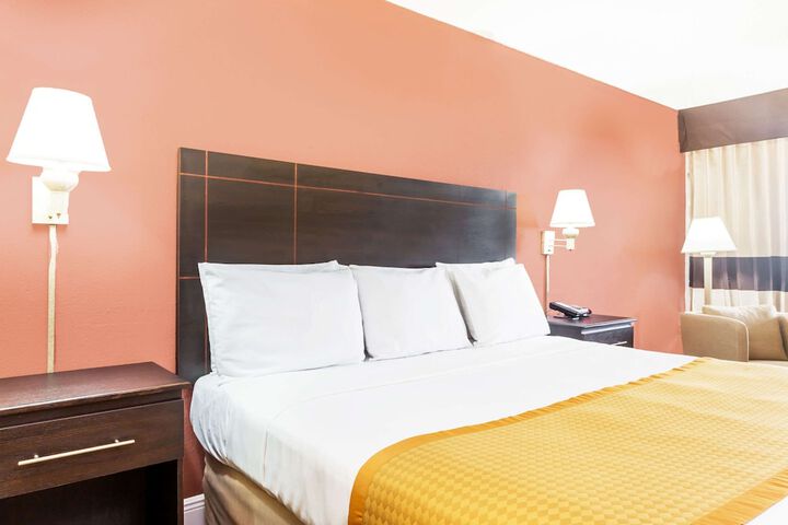 Room 10 of 22