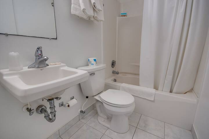 Room 6 of 17