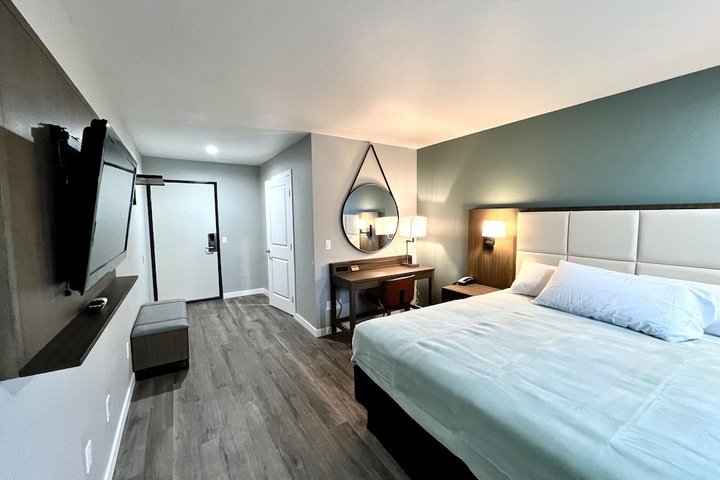 Room 13 of 27