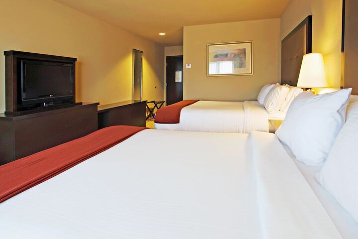 Holiday Inn Express & Suites Wichita Falls by IHG