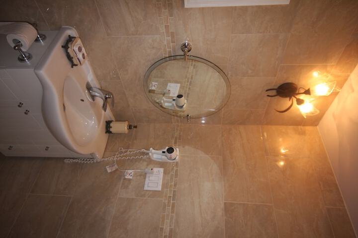 Room 10 of 23