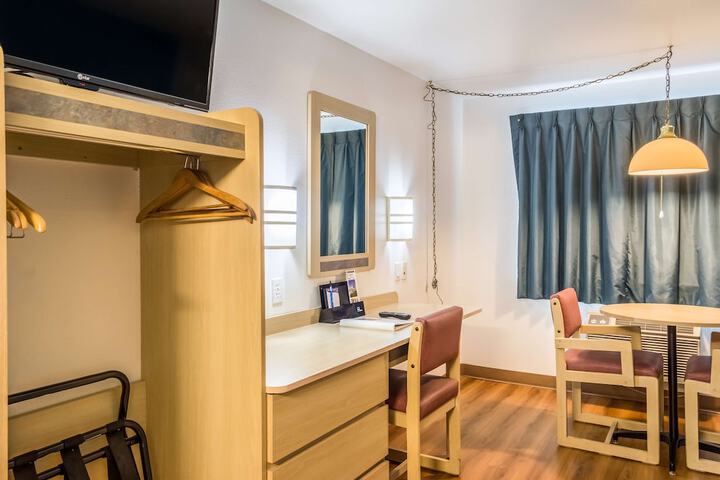 Motel 6 Albany OR