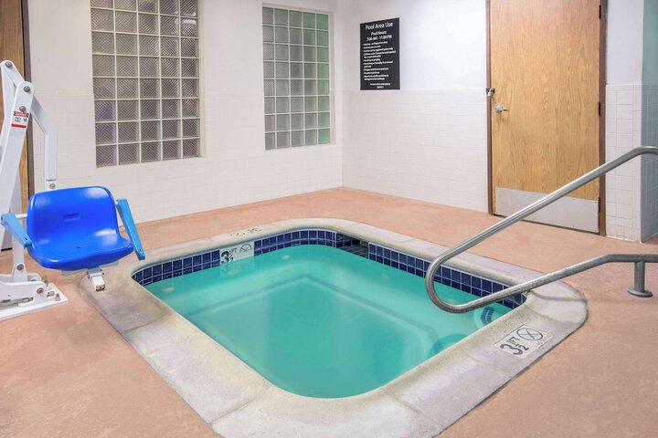 Pool 4 of 12