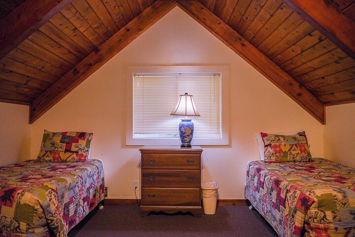 Alexanders Lodge