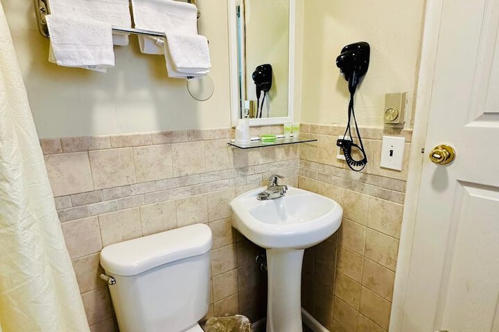 Room 26 of 40