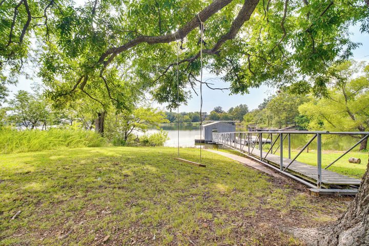 On-site Lake Access: Pet-friendly Vinita Home