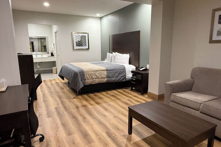 Scottish Inn & Suites - IAH Airport