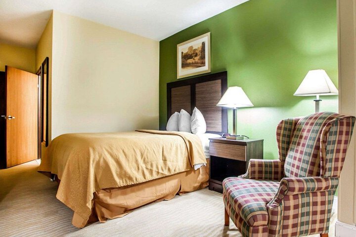 Room 25 of 68