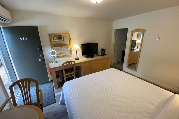 Room 52 of 93