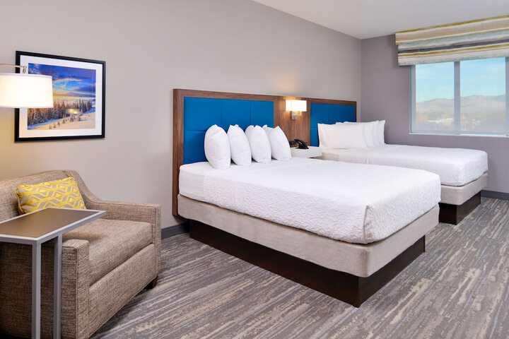 Room 52 of 114