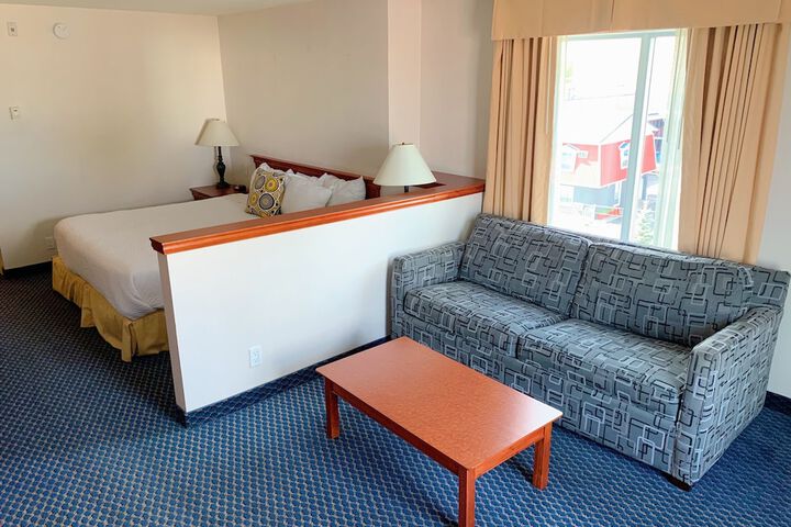 Room 40 of 77