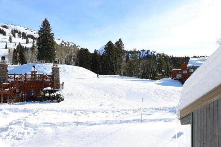 Teewinot Lodge by Grand Targhee Resort
