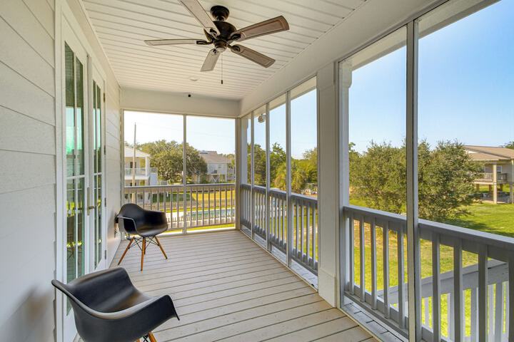 Walk to Beach: Oceanfront Home w / Outdoor Kitchen