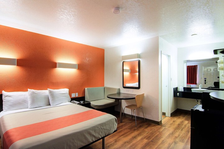 Room 27 of 31